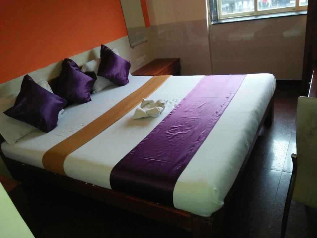 Hotel Q Deck Mumbai Exterior foto