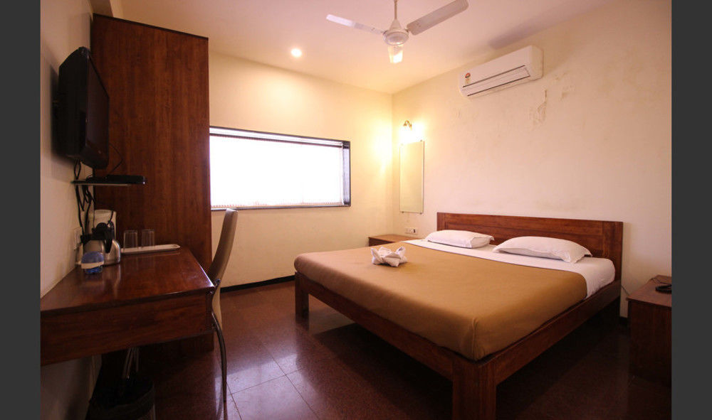 Hotel Q Deck Mumbai Exterior foto