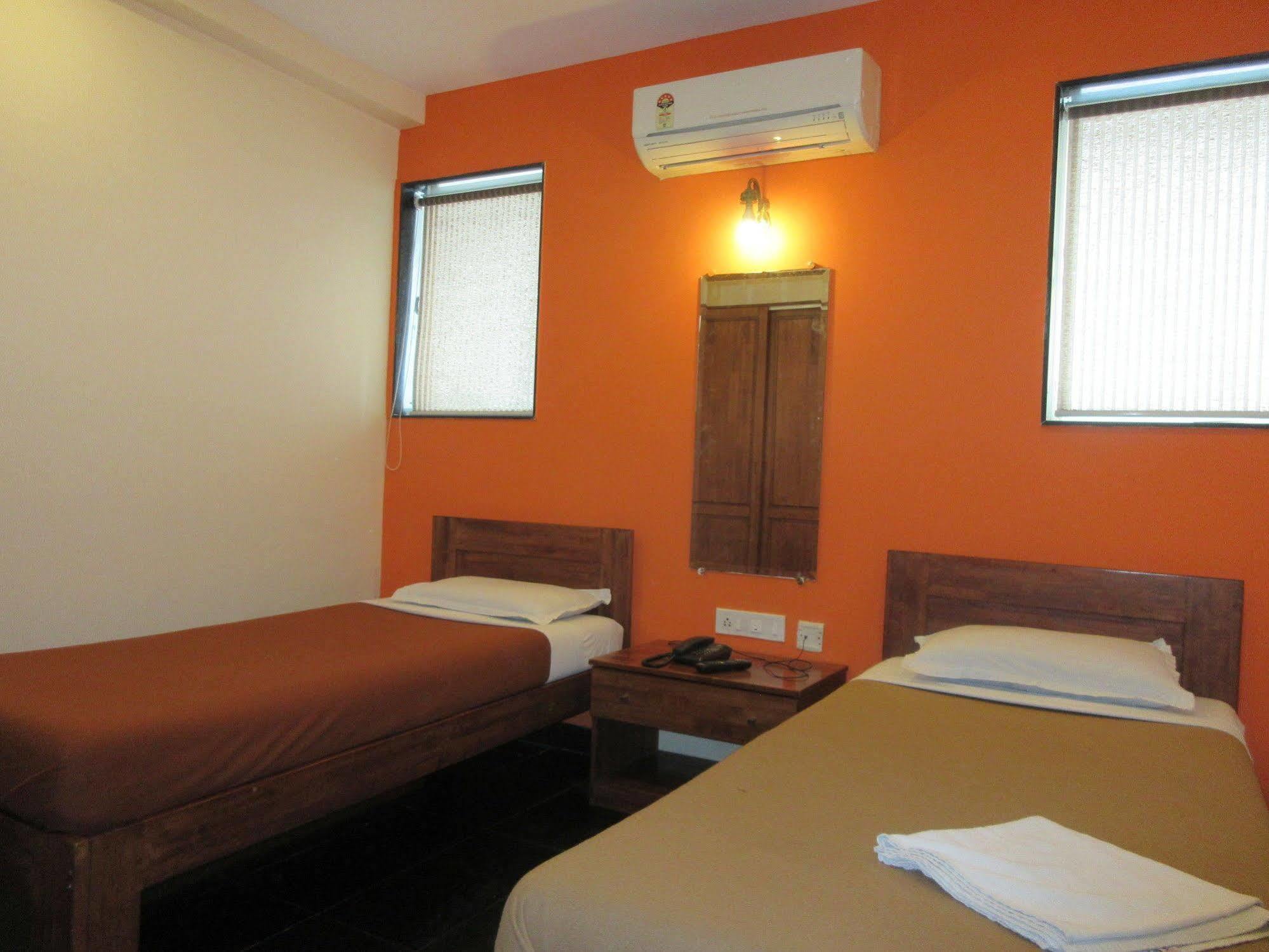 Hotel Q Deck Mumbai Exterior foto