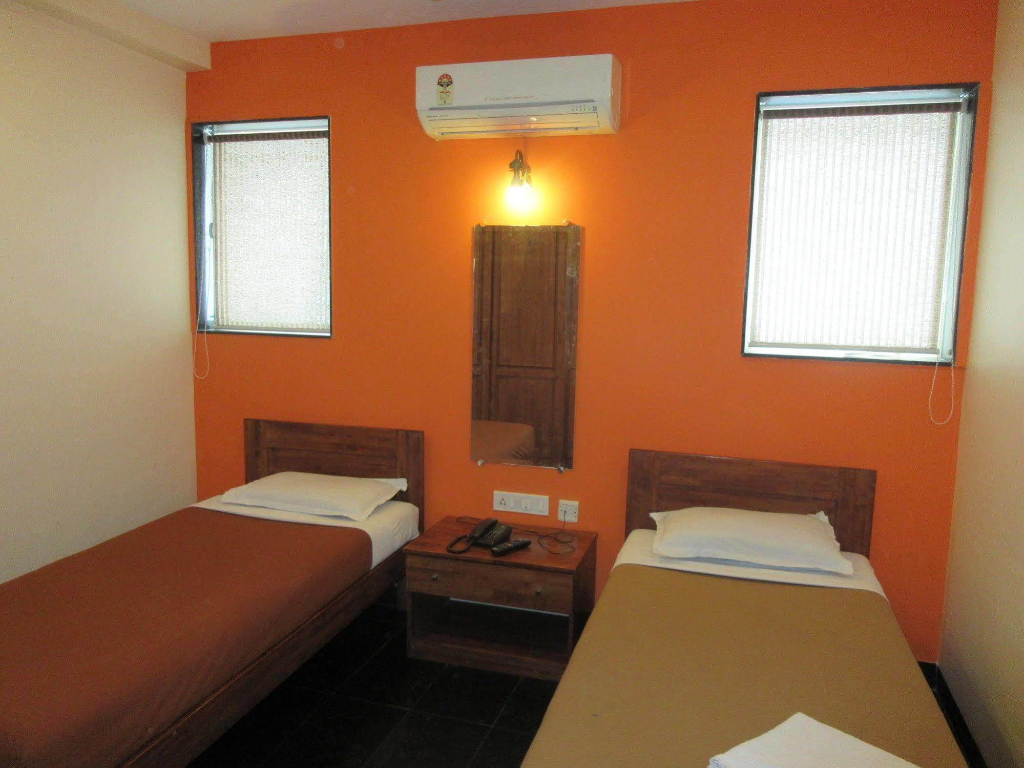 Hotel Q Deck Mumbai Exterior foto