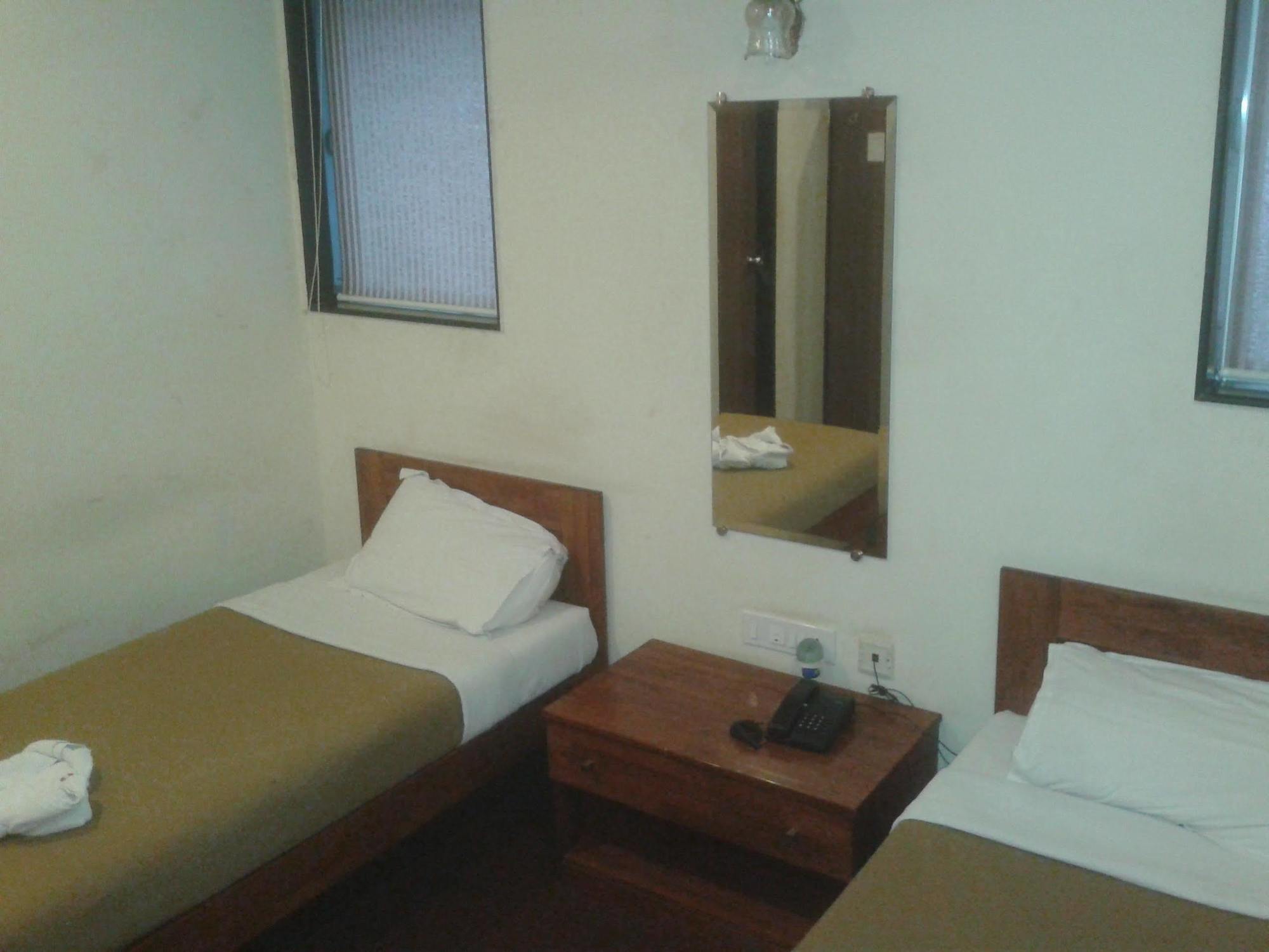 Hotel Q Deck Mumbai Exterior foto