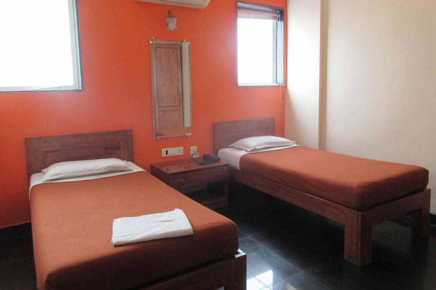Hotel Q Deck Mumbai Exterior foto
